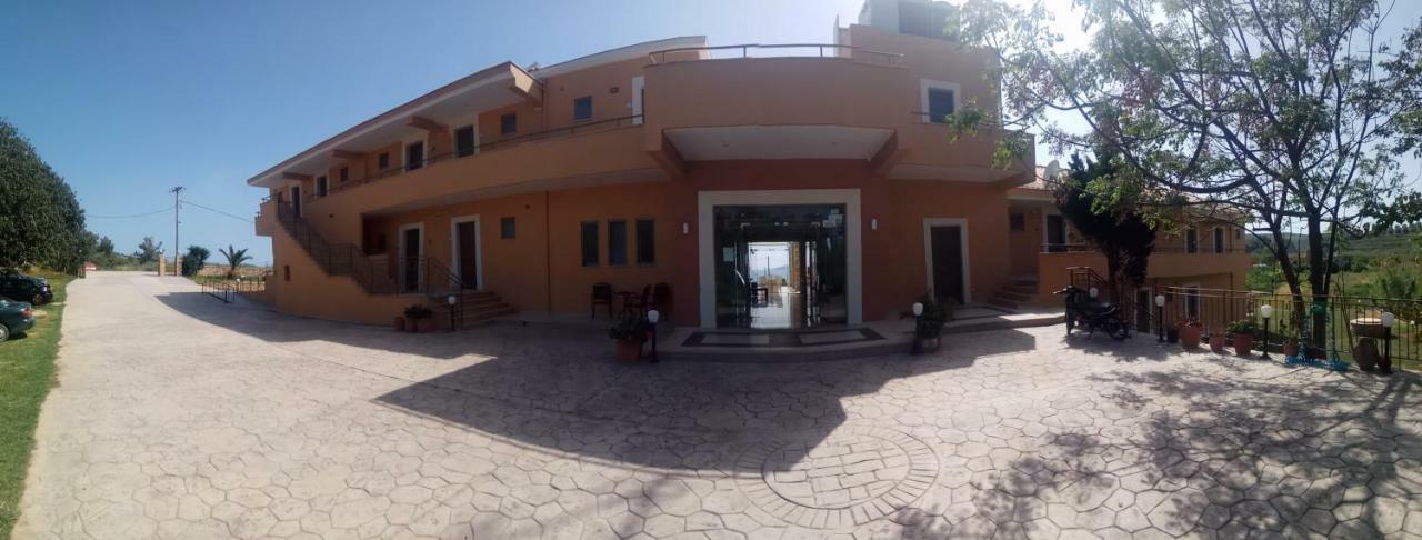 Finiki Plaza Aparthotel Methone Exteriör bild